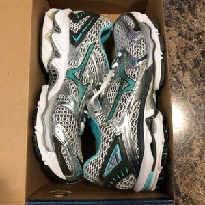 Mizuno Wave Nirvana Running shoes